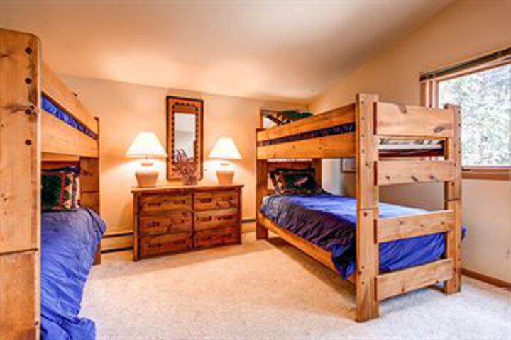 Room 25 of 38