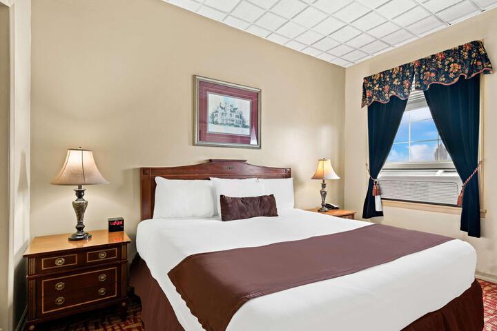 1 King Bed Flat Screen Television Desk High Speed Internet Accessible Microwave and Ref (9 of 12)
