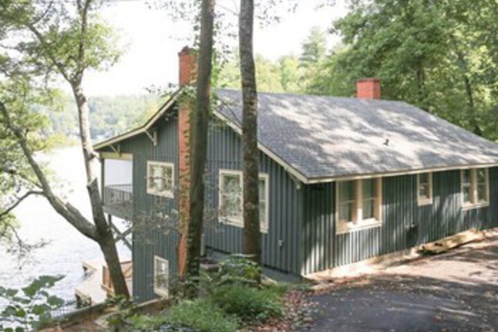 Exterior of Bluegill Lakehouse VR