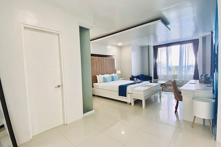 Room 11 of 51