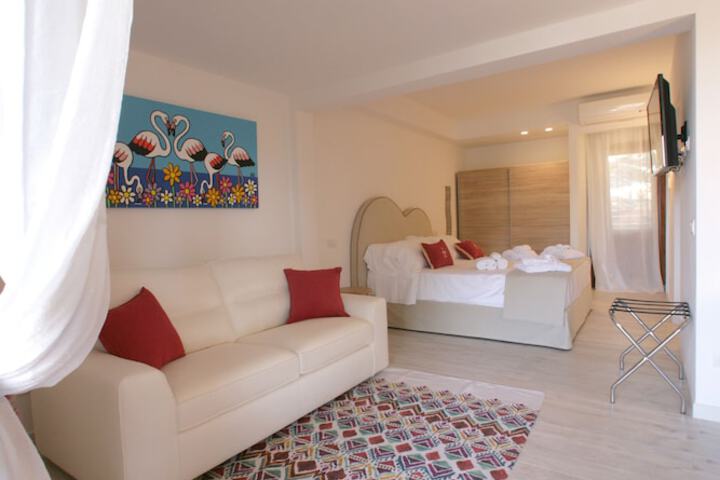 Room 2 of 77