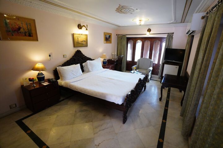 Room 10 of 50