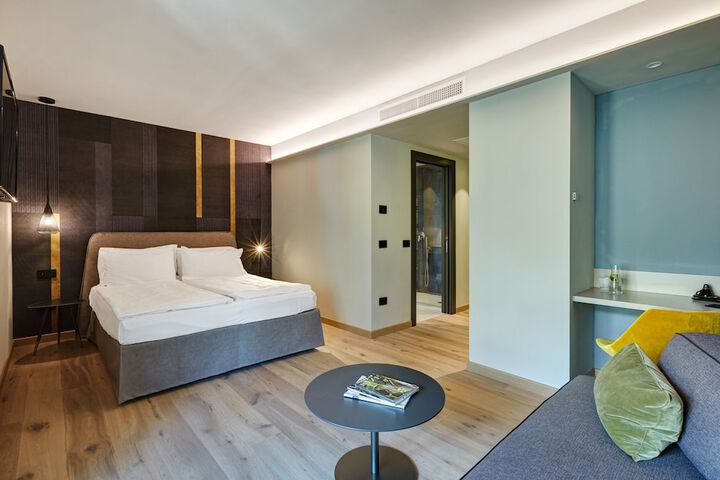 Room 12 of 52