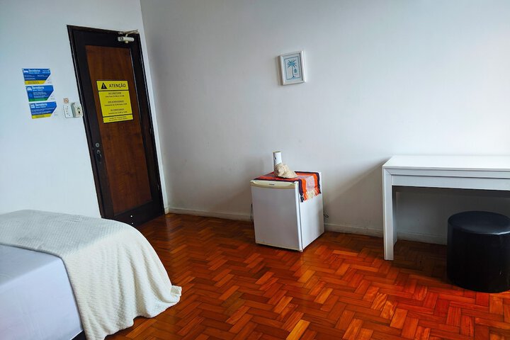 Room 8 of 60