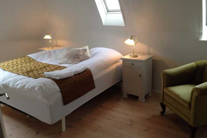 Room 6 of 42