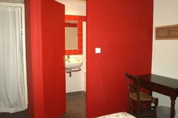 Room 26 of 46