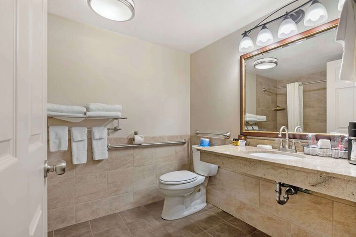 2 Queen Beds High Speed Internet Accessible First Floor Pet Friendly Room Coffee Maker Shower Only Full Breakfast (24 of 27)