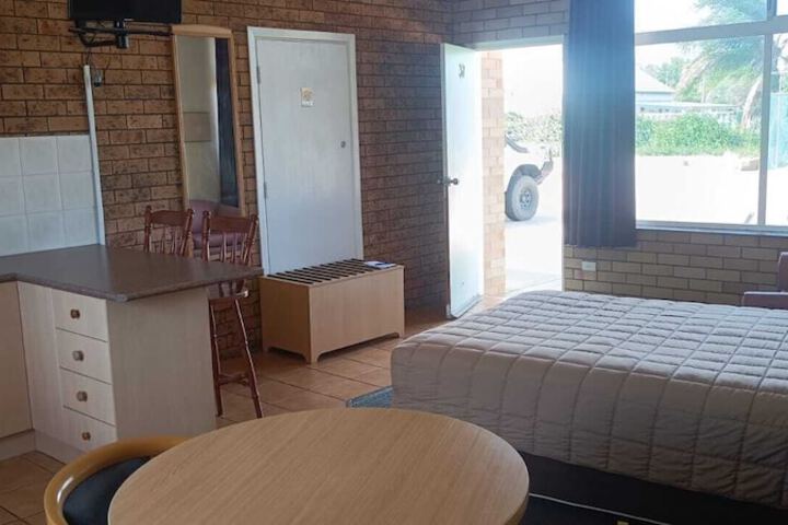 Room 5 of 28