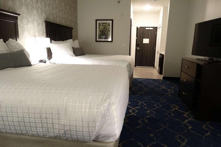 2 Queen Beds (3 of 11)