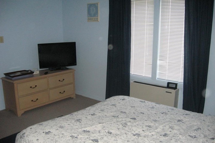 Room 2 of 10
