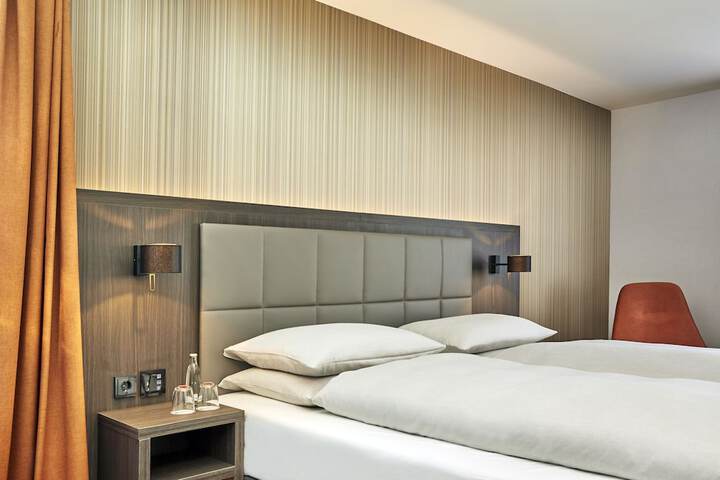 Room 4 of 30