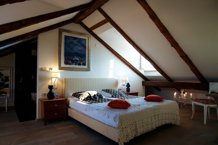 Room 3 of 61
