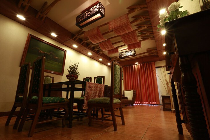 Dining Photos