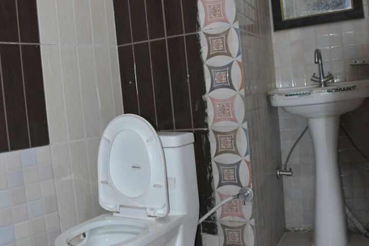 Room 12 of 16