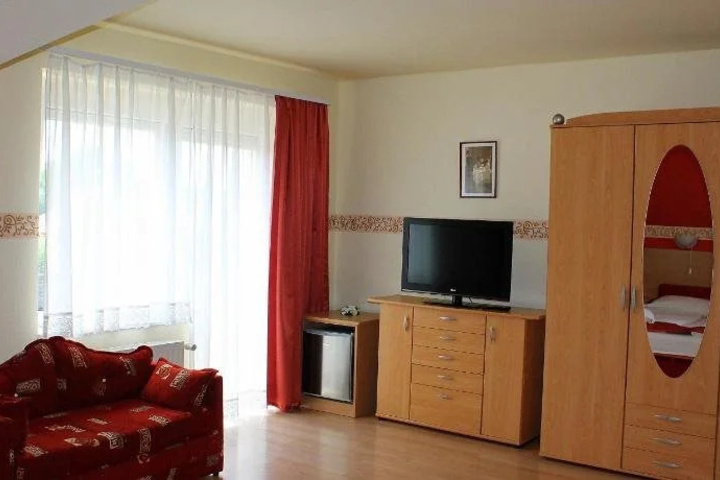Room 2 of 18
