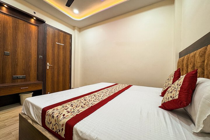 Room 8 of 43