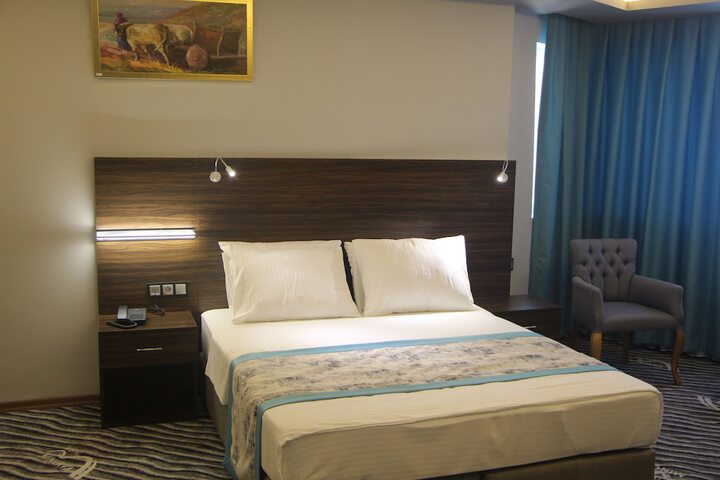 Room 17 of 34