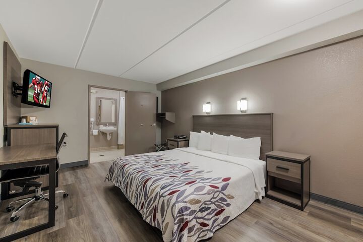Standard | King Bed (6 of 18)