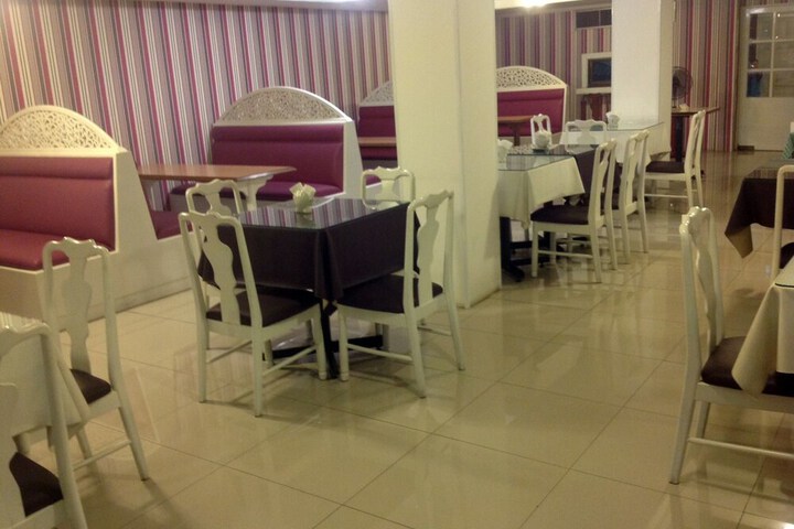 Dining 40 of 44