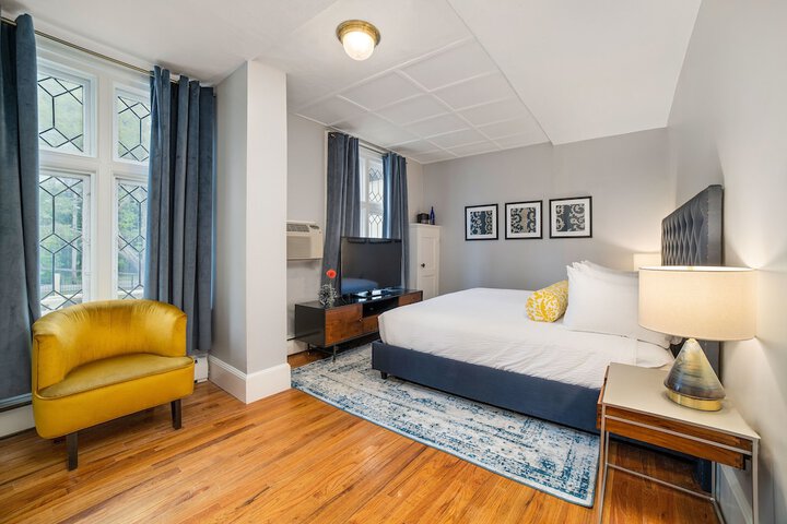 Room 4 of 36