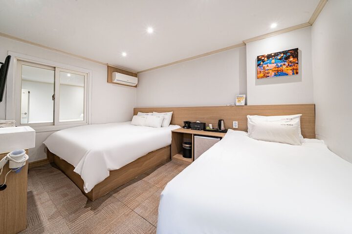Room 17 of 48