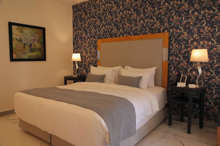 Room 28 of 87