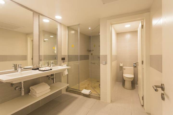Room 15 of 108