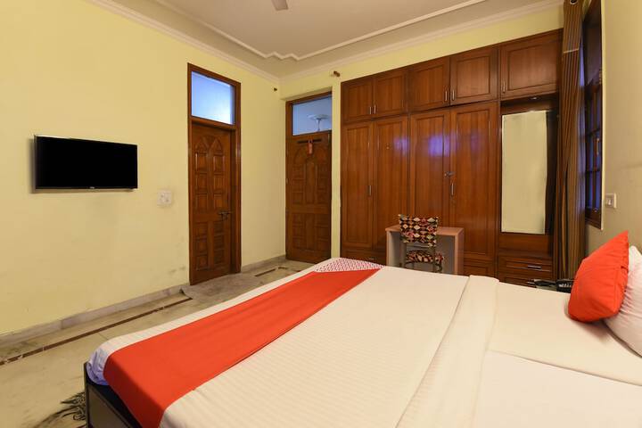Room 8 of 19