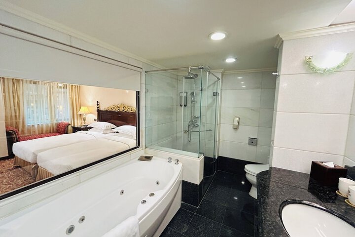 Room 133 of 216
