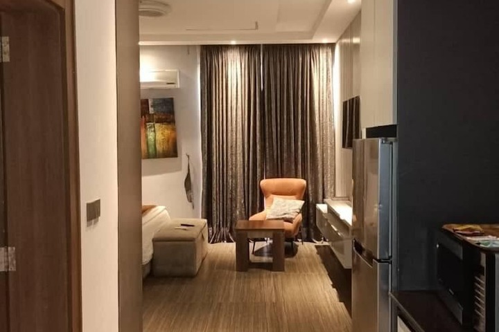 Room 2 of 9