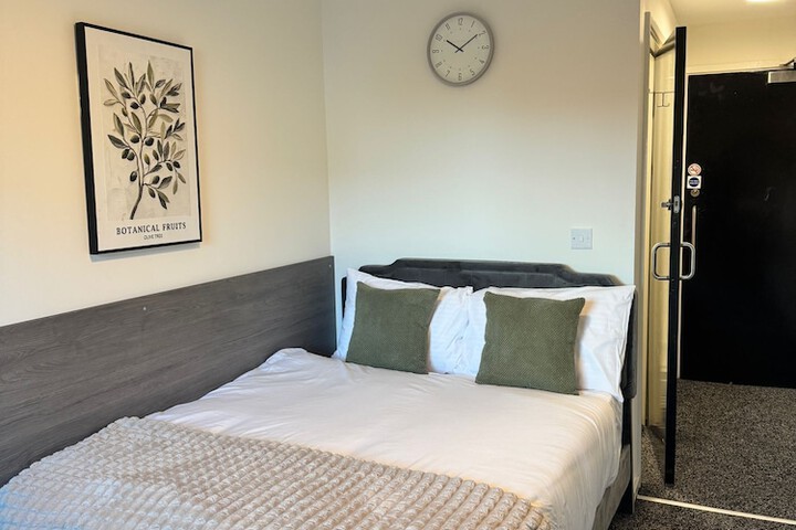 Room 4 of 15