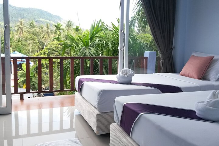 Room 9 of 37