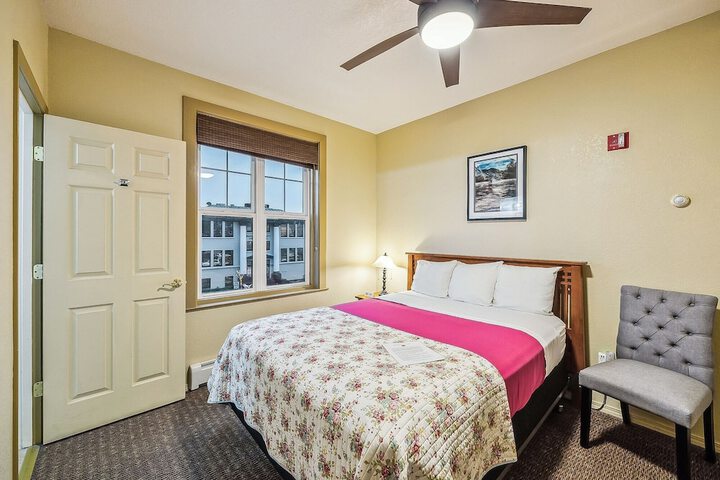 Room 18 of 118