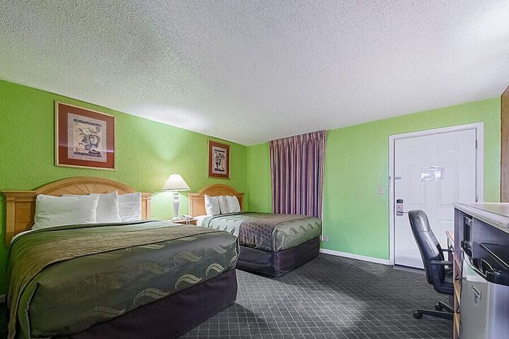 Room 13 of 26