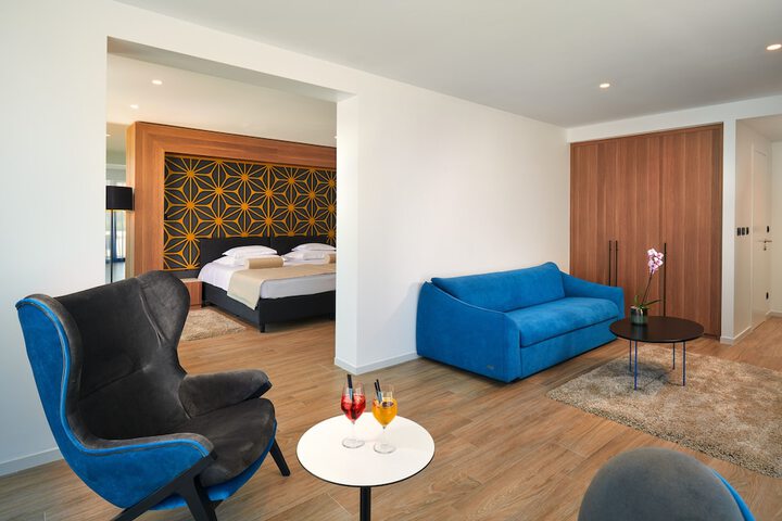 Room 32 of 106