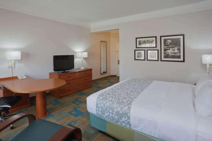 1 King Bed Accessible (2 of 6)