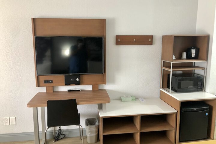 Room 17 of 76