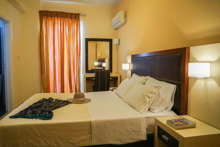 Room 10 of 53