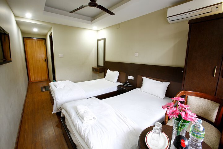 Room 8 of 28