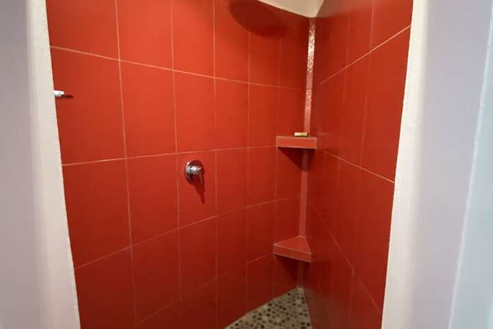 Room 193 of 402
