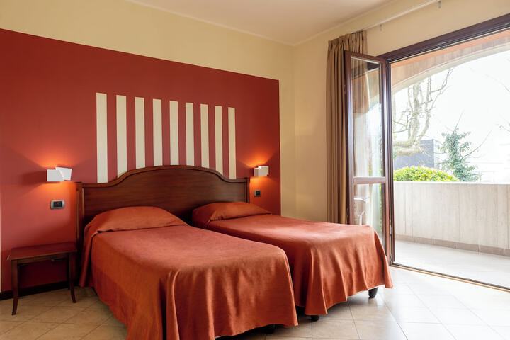 Room 4 of 15