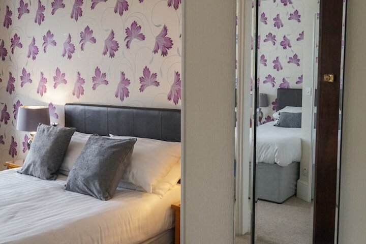 Room 14 of 66