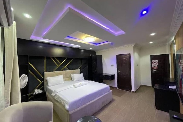 Room 6 of 22