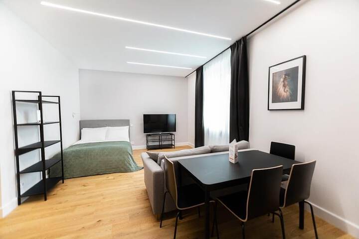 Room 9 of 39