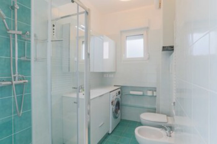 Room 5 of 20