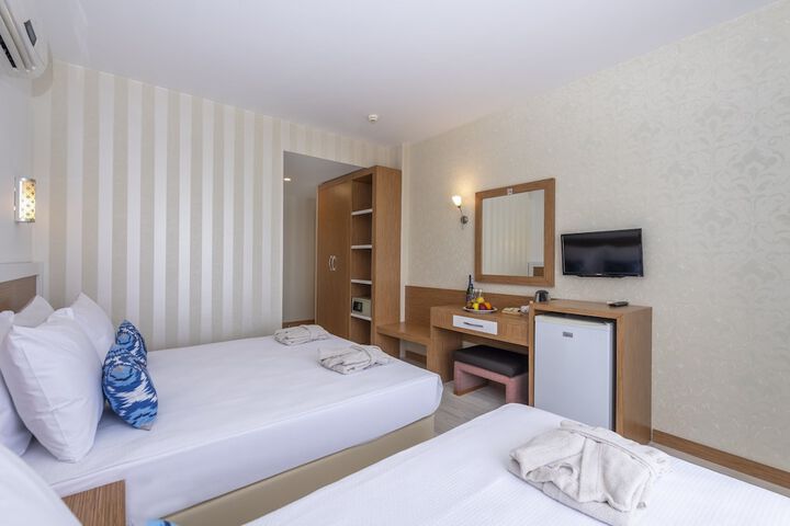 Room 10 of 42