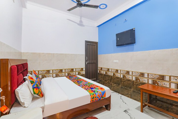 Room 9 of 25