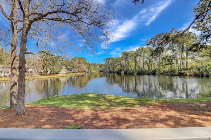 Exterior of 2 BR Lakeviews new furniture King 2 Twins Fold Out Bikes & Beach Gear included