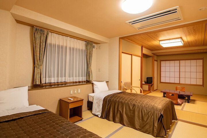 Room 14 of 77