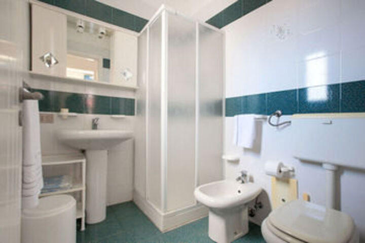 Room 4 of 36